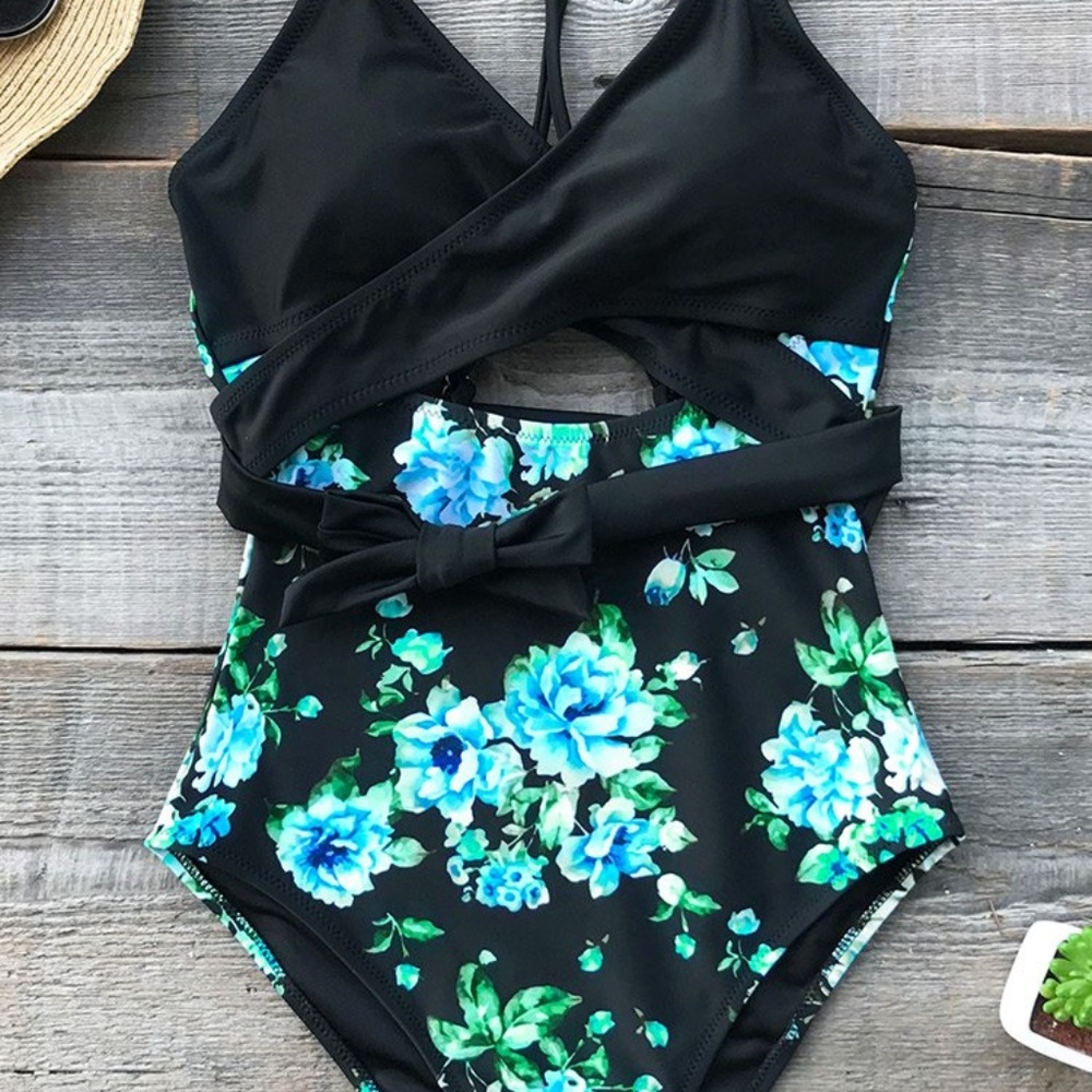 NWT - Cupshe - Elf Story One Piece - L